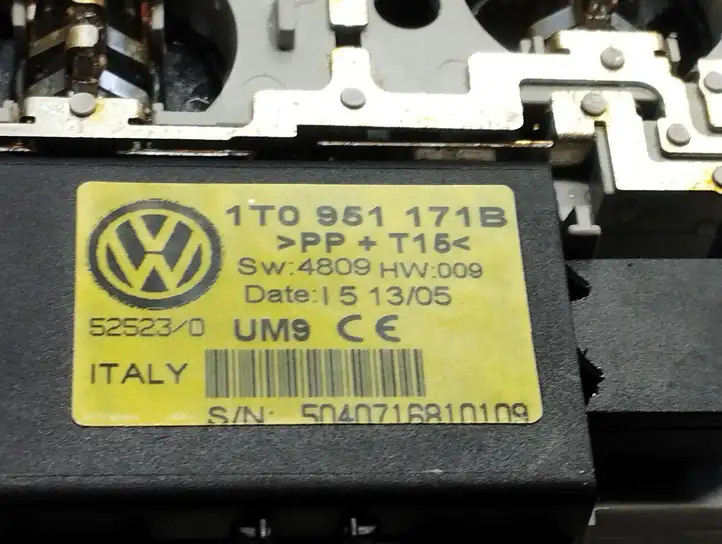 Volkswagen Touran I (2003 - 2010) 1T0951171B Передняя подсветка — фото 3