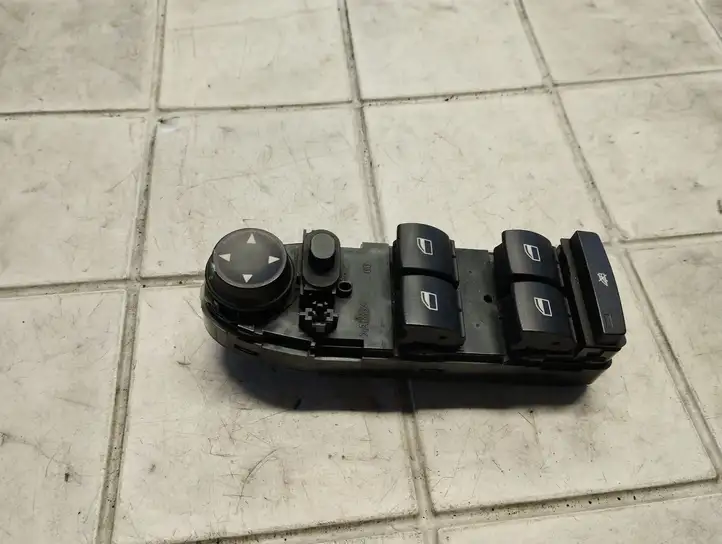 BMW 1 E81 E87 (2004 - 2011) 6952036 Кнопка стеклоподъемников — фото 1