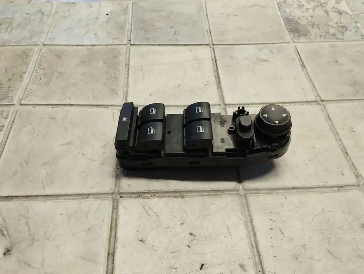BMW 1 E81 E87 (2004 - 2011) 6952036 Кнопка стеклоподъемников — фото 2