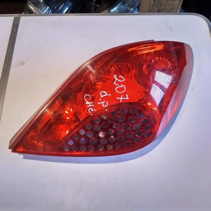 Peugeot 207 (2006 - 2009) 9649986580 Задний фонарь в кузове — фото 1