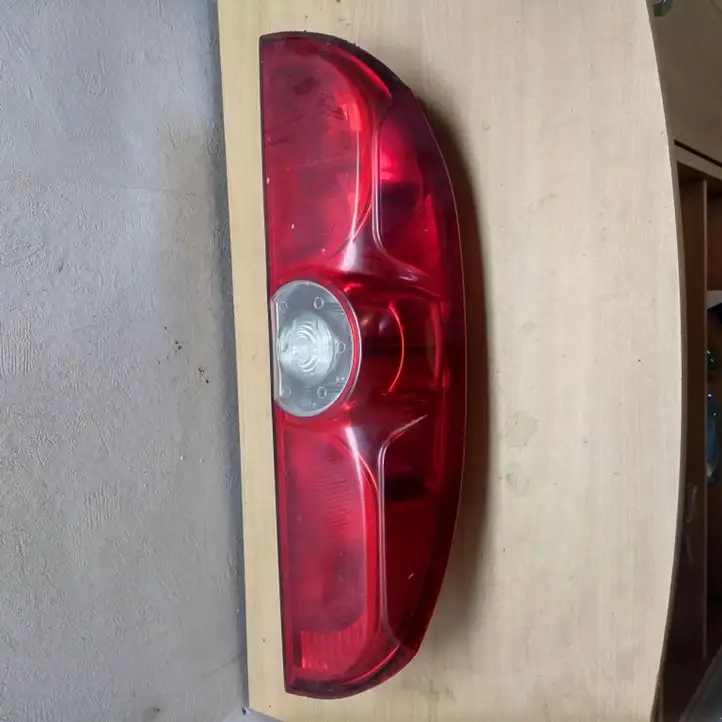 Fiat Doblo (2009 - 2015) 005518106740 Задний фонарь в кузове — фото 1