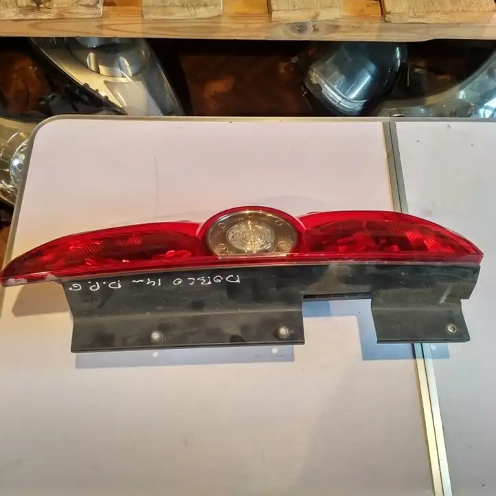 Fiat Doblo (2009 - 2015) 02037099900010 Задний фонарь в кузове — фото 2