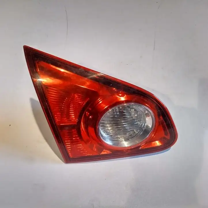 Nissan Qashqai (2006 - 2010) 89071063 Задний фонарь в крышке багажника — фото 1