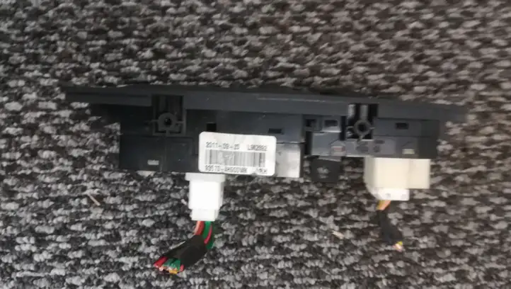 Hyundai H-1, Starex, Satellite (2007 - 2013) 935704H900WK Блок кнопок стеклоподъемников — фото 3