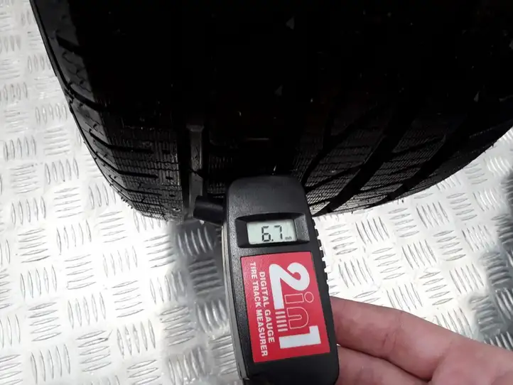 Citroen C4 Cactus (2014 - 2017) Зимняя шина R17 — фото 2