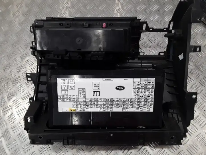 Land Rover Discovery 3 - LR3 (2004 - 2009) FFB000292XXX Вещевой ящик — фото 4