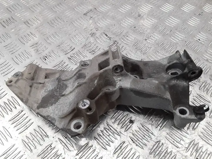 Nissan Note (E11) (2006 - 2014) 8200669495 Кронштейн двигателя — фото 1