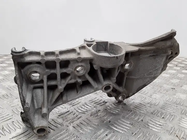 Nissan Note (E11) (2006 - 2014) 8200669495 Кронштейн двигателя — фото 4