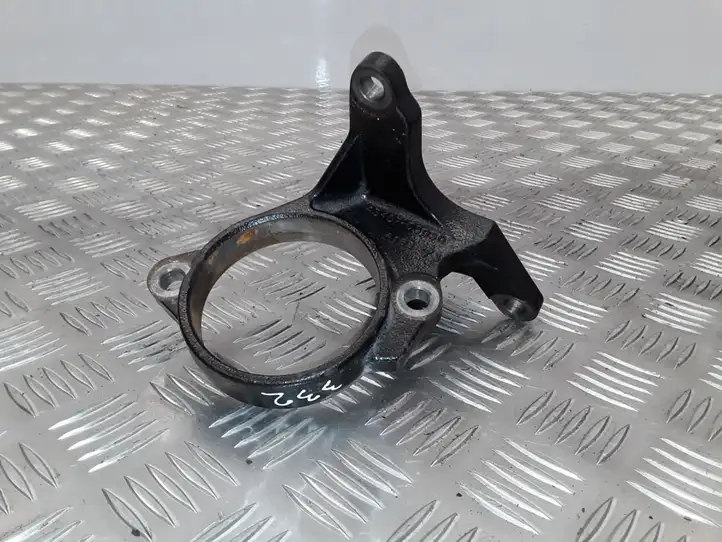 Toyota Auris E180 (2012 - 2018) 4345705050 Кронштейн подвесного подшипника — фото 1