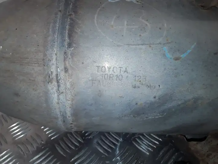 Toyota Auris E180 (2012 - 2018) 10R10 Катализатор / DPF / FAP — фото 3