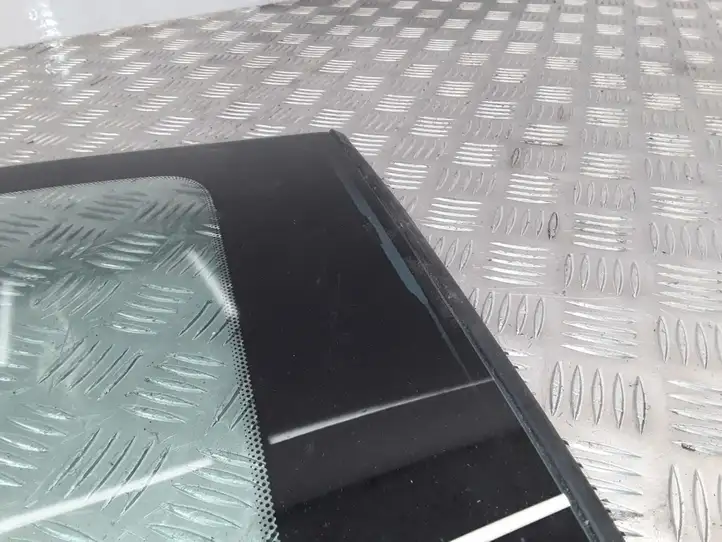 Lancia Ypsilon (2006 - 2011) 43R001583 Заднее боковое стекло — фото 4