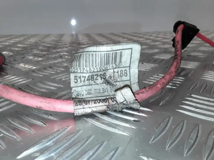 Lancia Ypsilon (2006 - 2011) 51748219 Плюсовой провод аккумулятора — фото 2