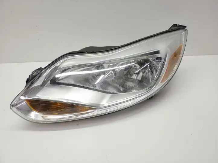 Ford Focus (2011 - 2015) Передняя фара — фото 1