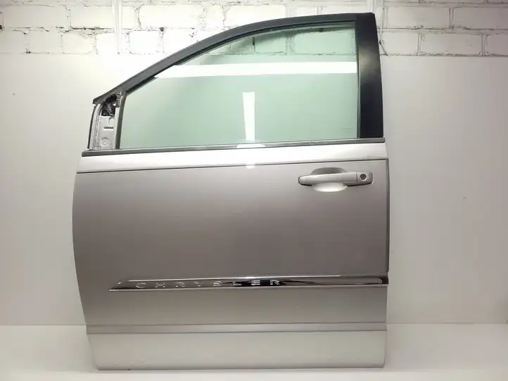 Chrysler Town & Country V (2010 - 2016) Дверь — фото 1