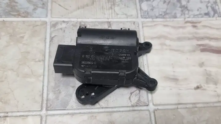 Audi A3/S3 8P (2003 - 2005) 1K0907511B Двигатель задвижки потока воздуха — фото 1