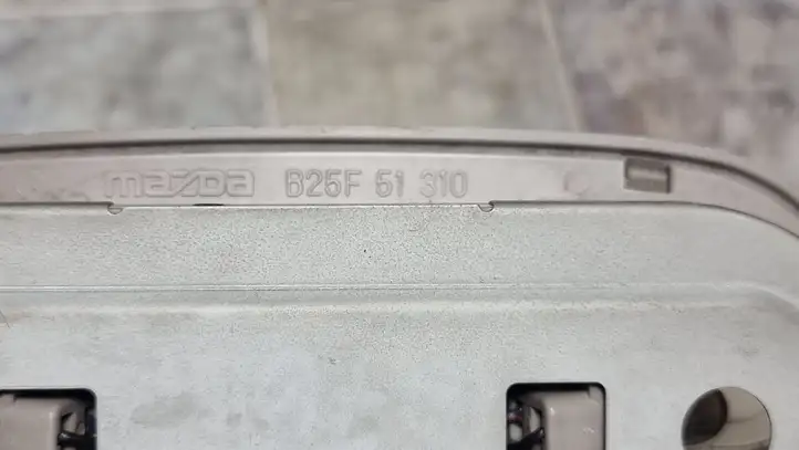 Mazda 323 F (2001 - 2003) B25F51310 Передняя подсветка — фото 3