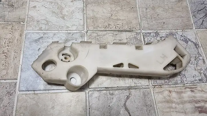 Mazda 5 (2005 - 2010) C235500U1 Кронштейн переднего бампера — фото 1