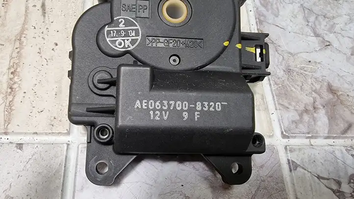 Mitsubishi Colt (2004 - 2008) AE0637008320 Двигатель задвижки потока воздуха — фото 2