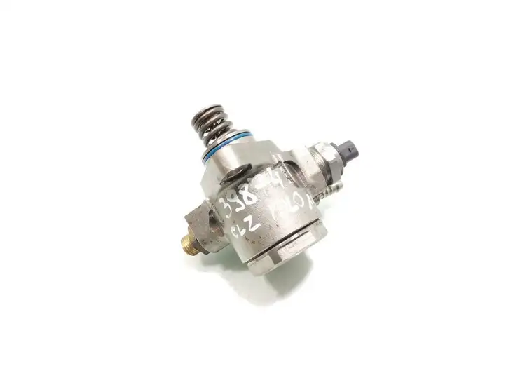 Volkswagen Polo V 6R (2009 - 2015) 04E127026AG Топливный насос — фото 1