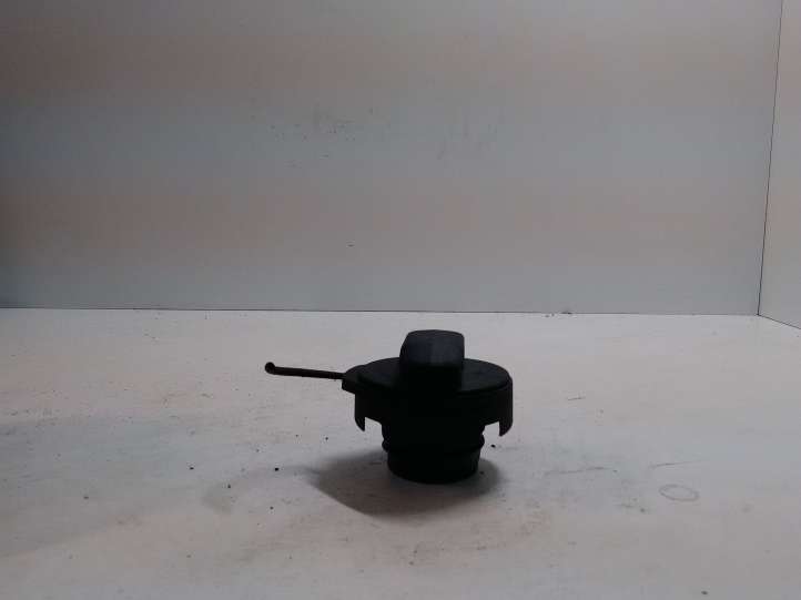 Audi A4 (2000 - 2006)  1J0201553C Закручивающаяся крышка