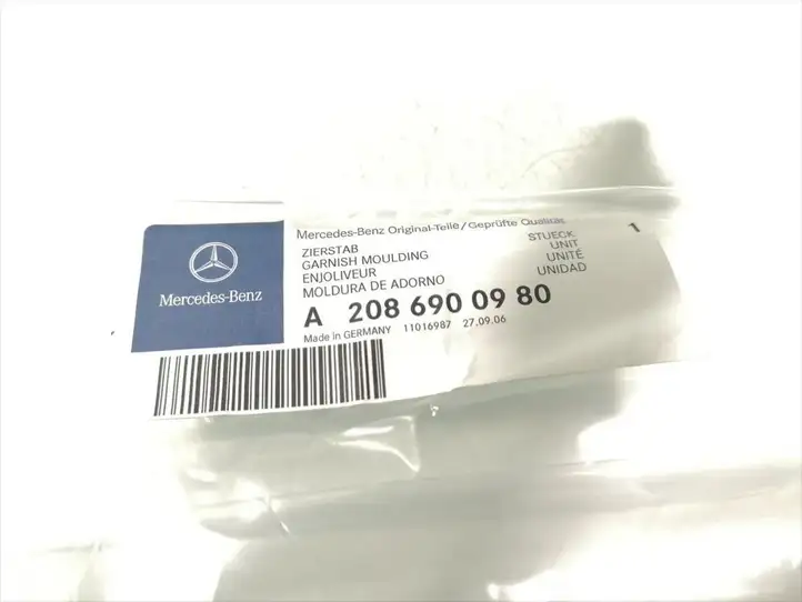 Mercedes-Benz CLK A208 (1997 - 2002) A2086900980 Прочая отделка передней двери — фото 4