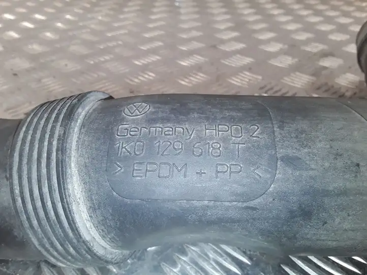 Volkswagen Caddy (2004 - 2010) 1K0129618T Трубка подачи воздуха — фото 3