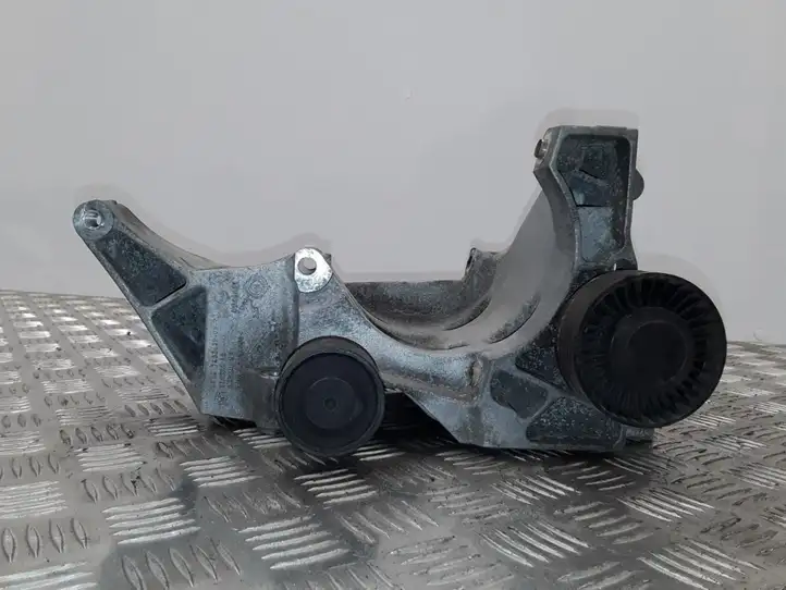 BMW 1 E81 E87 (2004 - 2011) 7802639 Кронштейн генератора — фото 2