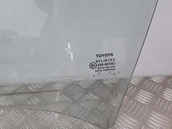 Toyota Corolla E120 E130 (2004 - 2007) 43R007951 Стекло передней двери — фото 2