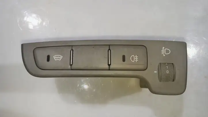 Kia Carens II (2006 - 2012) 202002962 Включатель регулировки высоты фонарей — фото 1
