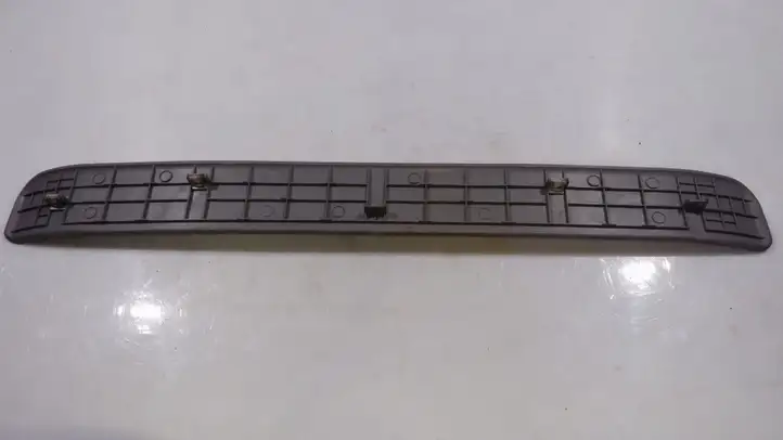Kia Carens II (2006 - 2012) 858741D100 Внутренняя отделка переднего порога — фото 3