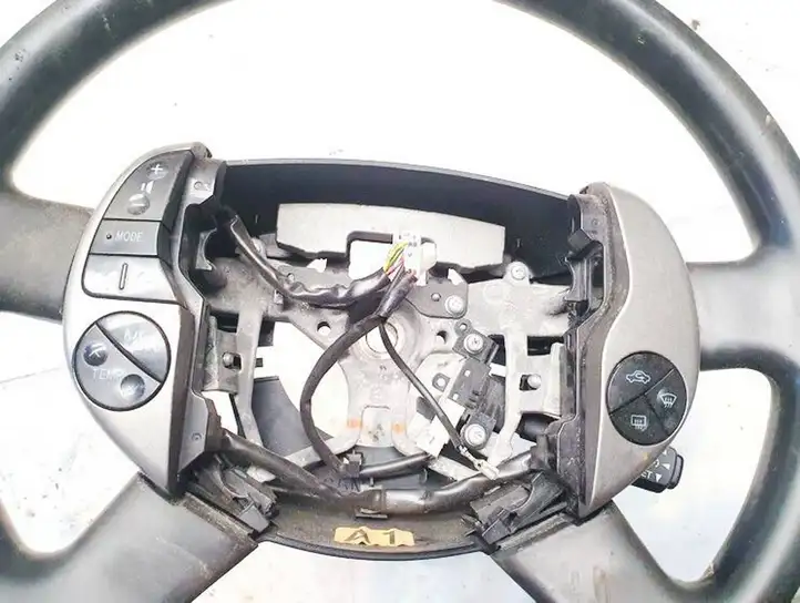 Toyota Prius (XW30) (2009 - 2015) Руль — фото 3