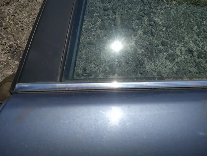 BMW 5 E39 (1996 - 2003) Накладка стекла задней двери — фото 2