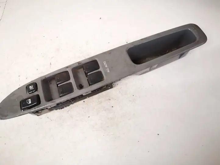 Toyota Avensis Verso (1995 - 2001) 8404044030 Блок кнопок стеклоподъемников — фото 1