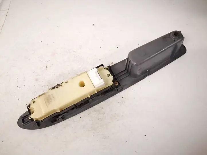 Toyota Avensis Verso (1995 - 2001) 8404044030 Блок кнопок стеклоподъемников — фото 2