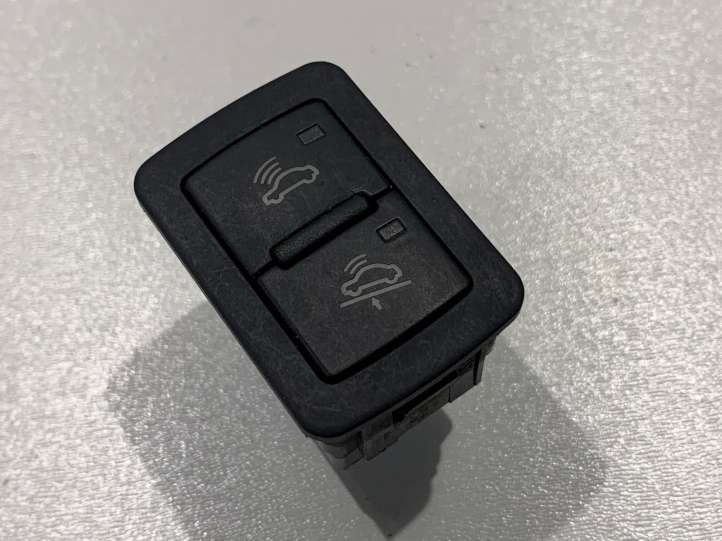 Audi A3/S3 8L (2000 - 2003)  8P0962109 Включатель сигнализации