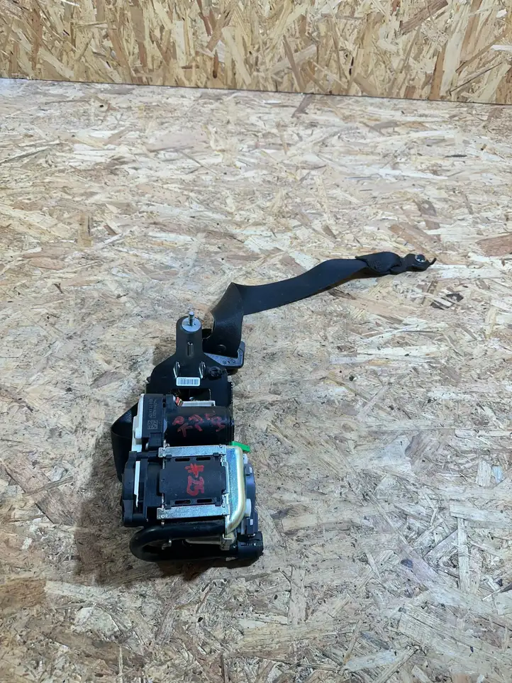 Mercedes-Benz E W212 (2009 - 2016) 010L0000 Передний ремень безопасности — фото 1