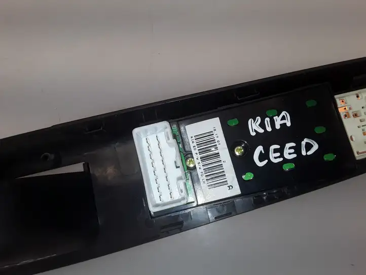 Kia Ceed (2006 - 2010) 823511H110 Кнопка стеклоподъемников — фото 4