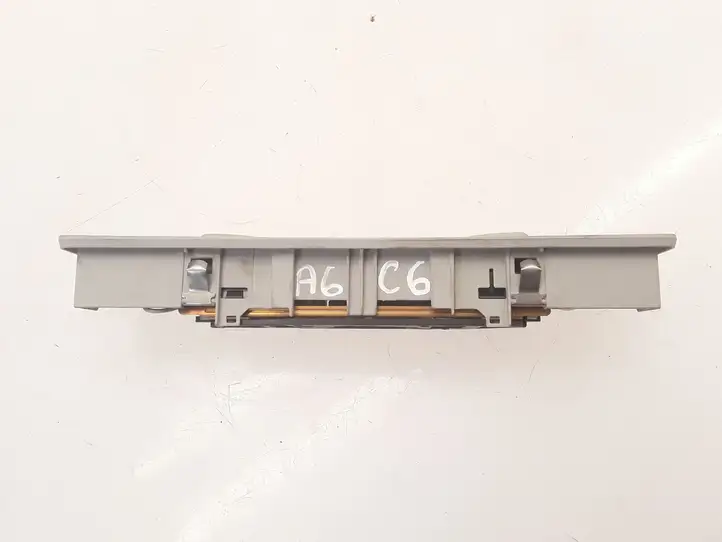Audi A6 S6 C6 4F (2004 - 2008) 4L0947111B Задняя подсветка — фото 4