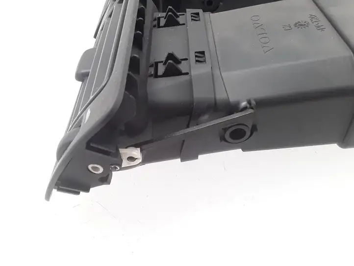 Volvo S40 (2004 - 2007) Y011450 Центральный воздушный дефлектор — фото 3