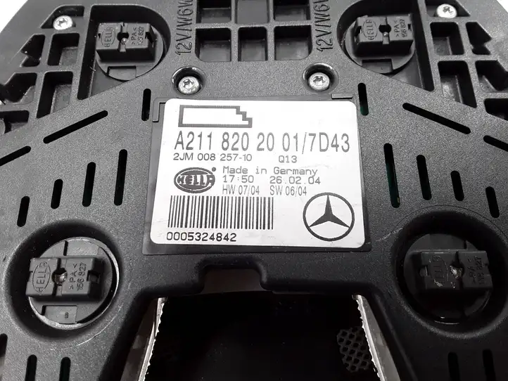 Mercedes-Benz E W211 (2002 - 2009) A2118202001 Задняя подсветка — фото 4