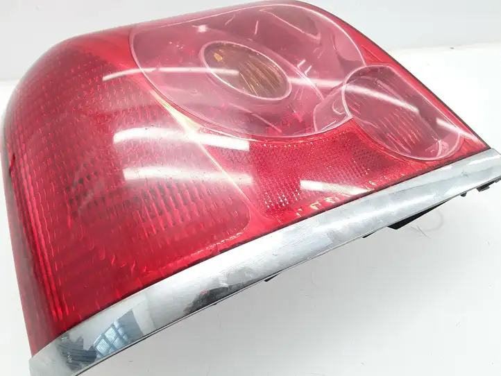 Toyota Avensis T250 (2006 - 2009) 89028759 Задний фонарь в кузове — фото 5