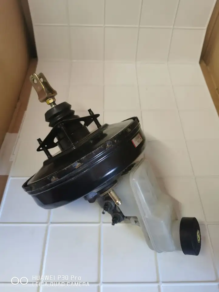 Toyota Yaris (1999 - 2003) 87302000 Вакуумный усилитель тормозов — фото 1