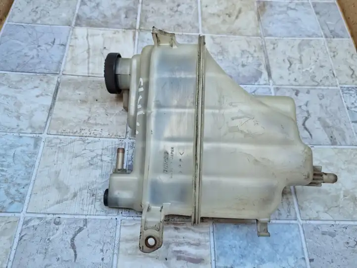 Toyota Yaris (2003 - 2005) Крышка расширительного бачка — фото 4
