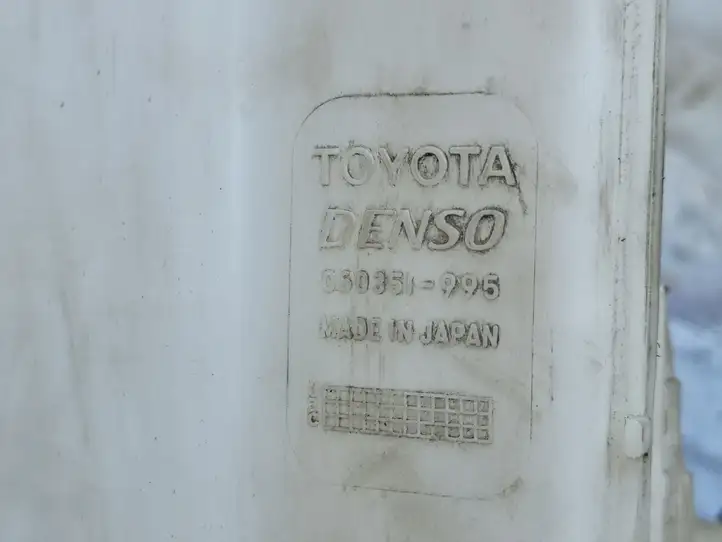Toyota Yaris (2003 - 2005) 060351995 Бачок омывателя стекла — фото 2