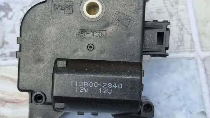 Toyota Auris 150 (2006 - 2012) 1138002840 Двигатель задвижки потока воздуха — фото 3