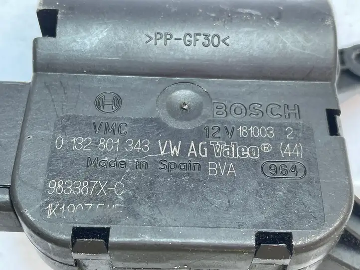 Volkswagen Golf V (2003 - 2009) 1K1907511E Двигатель задвижки потока воздуха — фото 3