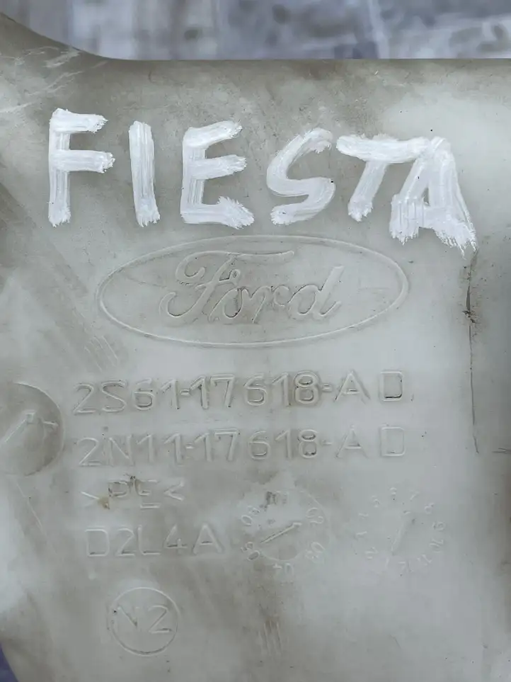 Ford Fiesta (2000 - 2005) 2S6117618AD Бачок омывателя стекла — фото 2