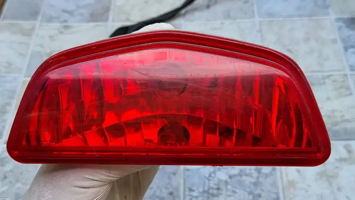 Mazda 5 (2005 - 2010) P4986 Задняя противотуманная фара — фото 1