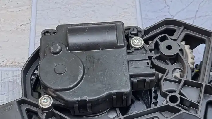Ford B-MAX (2012 - 2018) AV1119E616BB Двигатель задвижки потока воздуха — фото 1