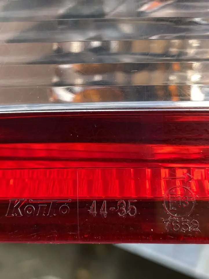 Toyota Avensis Verso (2001 - 2004) 4435 Задний фонарь в кузове — фото 4